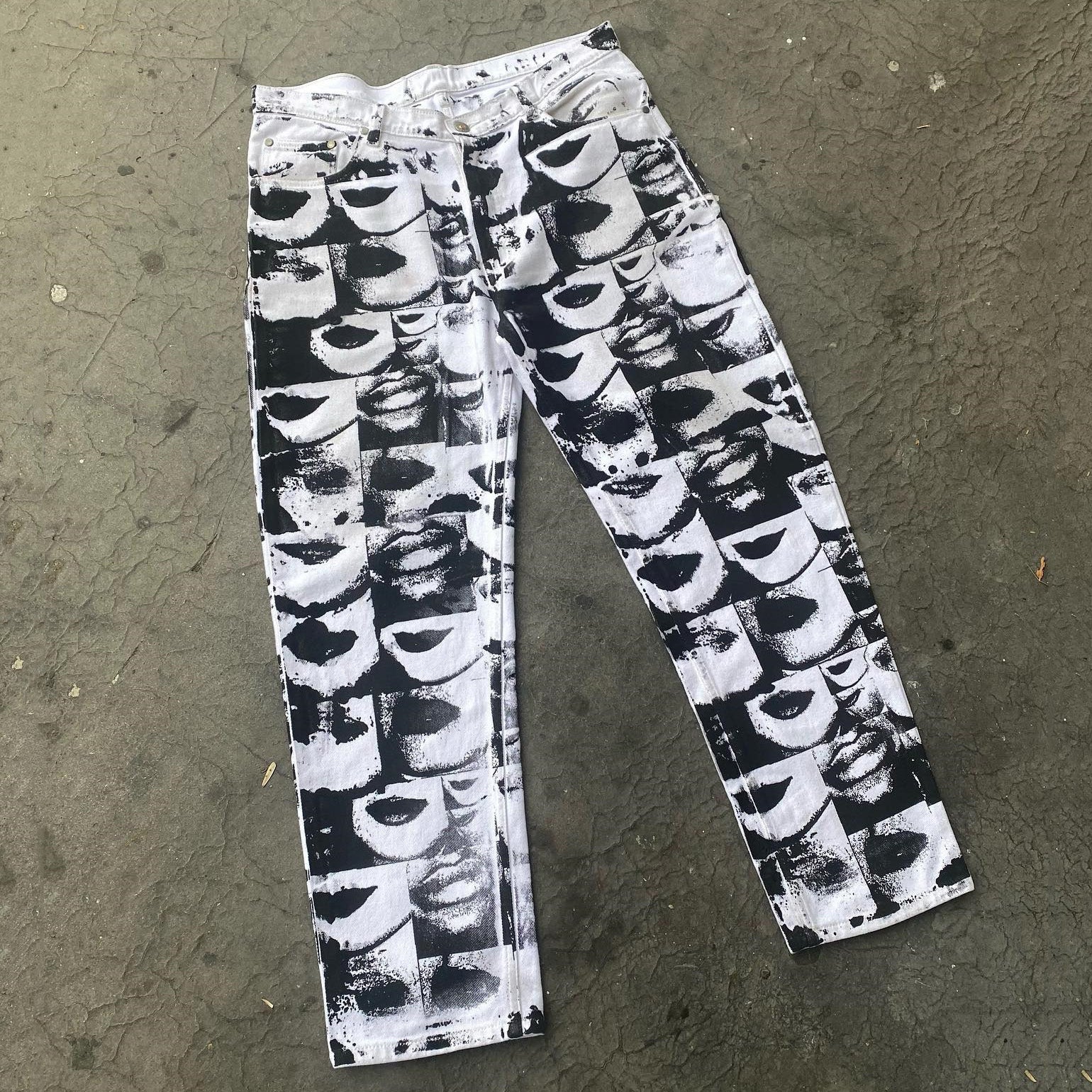 Fashion Lips Print Pocket Jeans